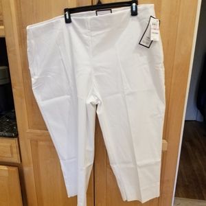 Charter Club Chelsea Tummy Control Capri

22W NWT